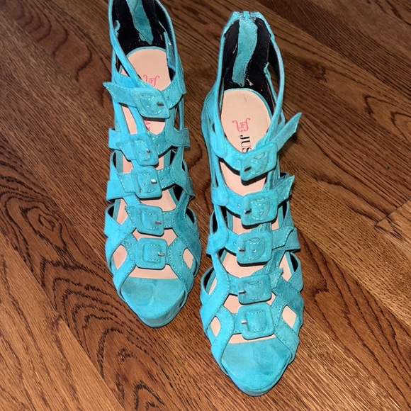 Like New Strappy Sandals - Picture 3 of 8